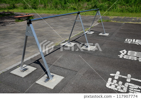 自行車架和自行車停車場 117907774