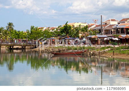 The Thu Bon River in Hoi An The Thu Bon River in Hoi An 117908095