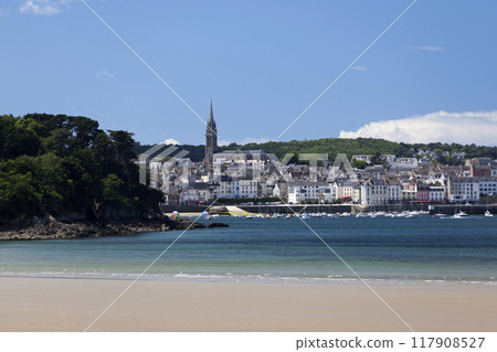 The cityscape of Douarnenez 117908527