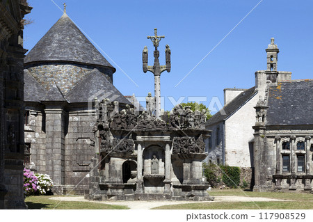 The Calvary at Guimiliau Parish close 117908529