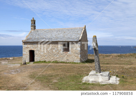 The Saint-Samson chapel and its cross in Landunvez 117908858