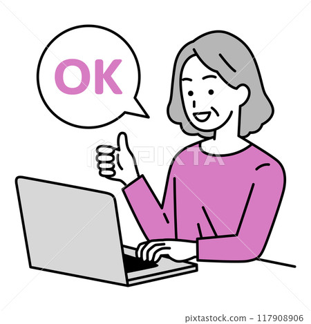 一位在筆記型電腦上工作的老婦人做出了「OK」的手勢 一位在筆記型電腦上工作的老婦人做出了「OK」的手勢 117908906
