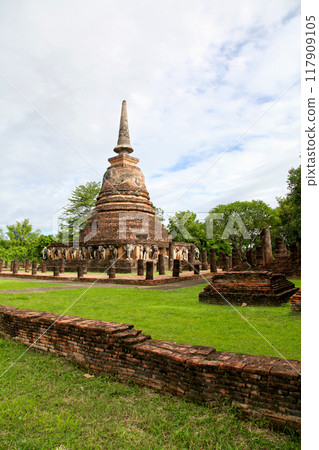 Wat Chang Lom in Sukhothai 117909105