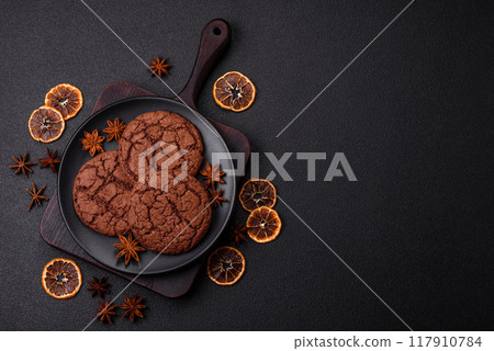 Delicious crispy round oatmeal cookies with chocolate 117910784