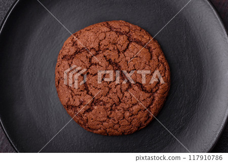 Delicious crispy round oatmeal cookies with chocolate Delicious crispy round oatmeal cookies with chocolate 117910786