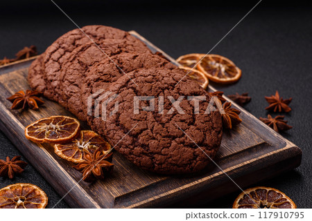Delicious crispy round oatmeal cookies with chocolate 117910795