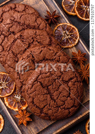 Delicious crispy round oatmeal cookies with chocolate Delicious crispy round oatmeal cookies with chocolate 117910797