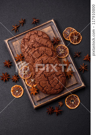 Delicious crispy round oatmeal cookies with chocolate 117910800