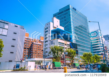 日本東京城市景觀 - 表參道站、青山大道和其他街道的景觀 = 8 月 3 日 117910949