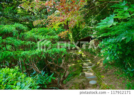 Gardens: Tsurumaien Azumaya The villa and gardens of the wealthy merchant Homma family are now a museum Gardens: Tsurumaien Azumaya The villa and gardens of the wealthy merchant Homma family are now a museum 117912171