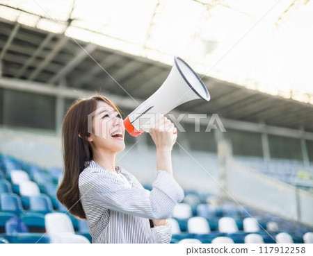 A young woman to support 117912258