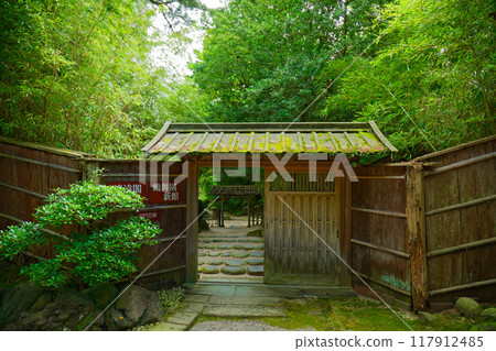 Garden, Kakubuen - View of the inner gate from the garden gate. The villa and garden of the wealthy merchant Homma family are now a museum. 117912485