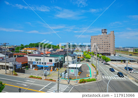 JR坂田站 從坂田車站前的交換基地設施 Miraini 的屋頂眺望站前的街景 117913066