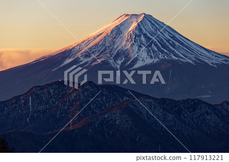 從Bodhisattva Minami Odo Takamaru看到的晨光的富士 117913221