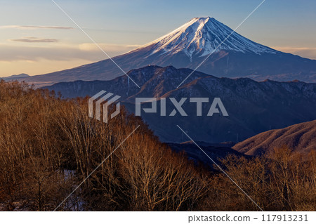 從南代菩薩大倉高丸看到的早晨的富士山 117913231