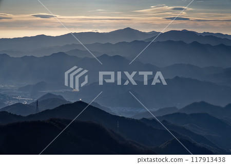 Morning haze mountain range seen from Nandai Bosatsu / Okura Takamaru Morning haze mountain range seen from Nandai Bosatsu / Okura Takamaru 117913438