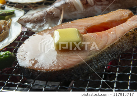 Delicious butter-fried salmon 117913717