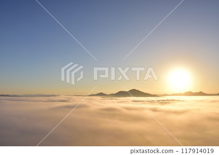 Tanba fog (sea of clouds) in the Sasayama basin seen from the Kuroi Castle ruins 117914019