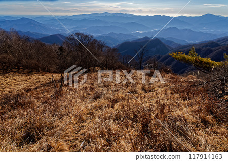 The Tanzawa and Doshi mountain ranges seen from Minamidaibosatsu Hamaibamaru in winter 117914163