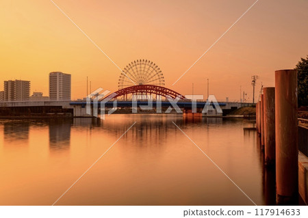 名古屋市、中川橋和名古屋港水族館的摩天輪日出 117914633