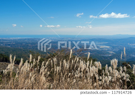 Ise Plain and Ise Bay as seen from Aoyama Plateau in autumn (Mie Prefecture) Ise Plain and Ise Bay as seen from Aoyama Plateau in autumn (Mie Prefecture) 117914726