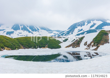 Early summer on the Tateyama Kurobe Alpine Route: Murododaira and Mikurigaike pond still covered in snow Early summer on the Tateyama Kurobe Alpine Route: Murododaira and Mikurigaike pond still covered in snow 117914823