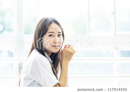 High school girl sitting on a chair in the classroom 117914930