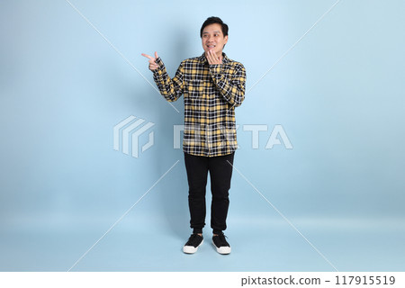 35s Asian man 117915519