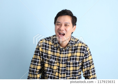 35s Asian man 117915631