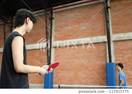 30s Asian man 117915775