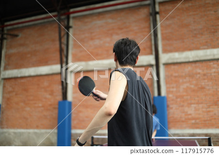 30s Asian man 117915776