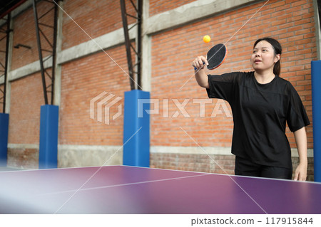 20s Asian woman 117915844