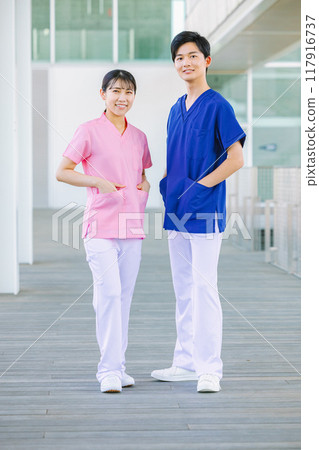 Medical staff with hands in pockets, people working in hospitals Medical staff with hands in pockets, people working in hospitals 117916737