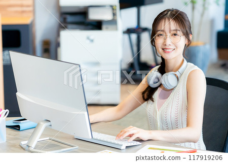 Engineer working in the office 117919206