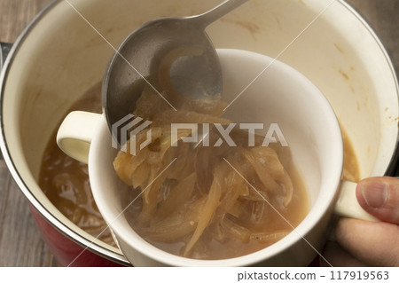 洋蔥焗湯、糖果色洋蔥、法國麵包、乳酪 117919563