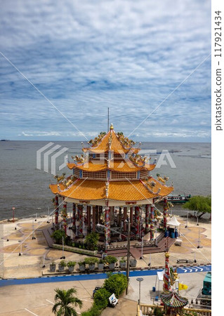 Mae Quang Yim 神社的垂直照片 117921434