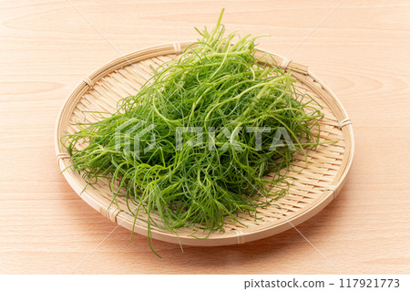 Okahijiki on a bamboo basket Okahijiki on a bamboo basket 117921773