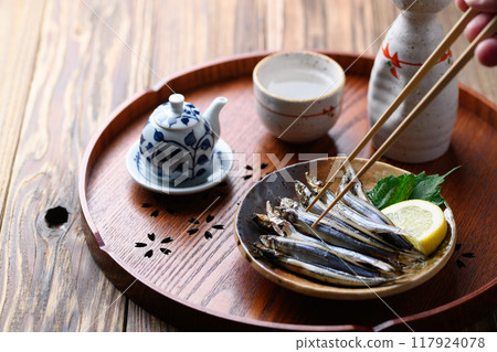 Dried silver-striped round herring (dried silver-striped round herring) from Kushimoto Port, Wakayama Prefecture 117924078