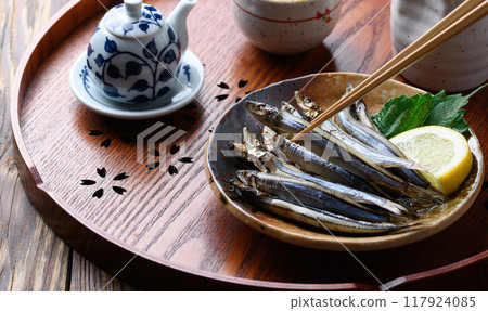 Dried silver-striped round herring (dried silver-striped round herring) from Kushimoto Port, Wakayama Prefecture 117924085