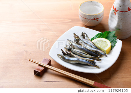 Dried silver-striped round herring (dried silver-striped round herring) from Kushimoto Port, Wakayama Prefecture 117924105
