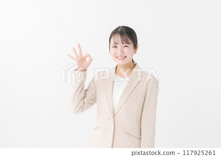 A woman guiding by making a circle pose with her hands 117925261