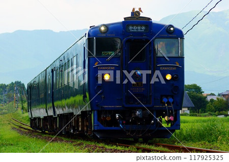 The Yamasemi Express train runs through the land of Aso The Yamasemi Express train runs through the land of Aso 117925325