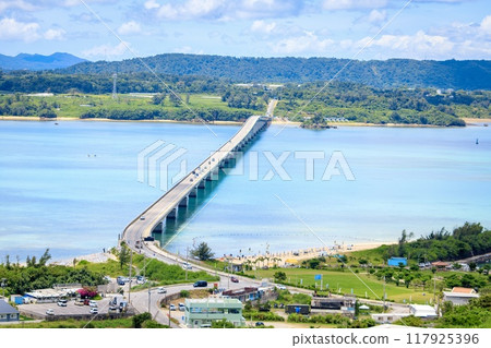 從古宇利海洋塔看到的古宇利島、古宇利大橋 117925396