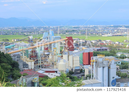 從岐阜縣大垣市金尾山看到的工廠 從岐阜縣大垣市金尾山看到的工廠 117925416