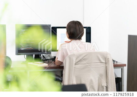 Business computer back view 117925918