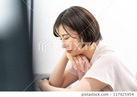 Business women fatigue Business women fatigue 117925954
