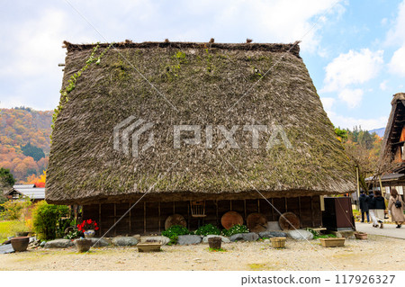 Autumn scenery of Shirakawa-go, Gifu Prefecture 117926327