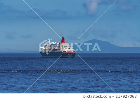 背景為國後島的客船日本丸 117927068