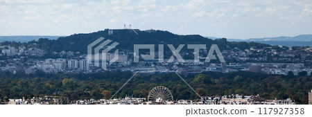 Panoramic view of the Bois de Boulogne in Paris 117927358