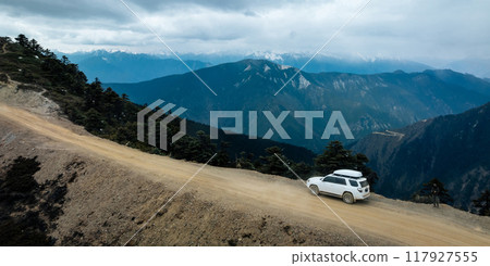 Driving off road car in high altitude mountains in tibet, China Driving off road car in high altitude mountains in tibet, China 117927555